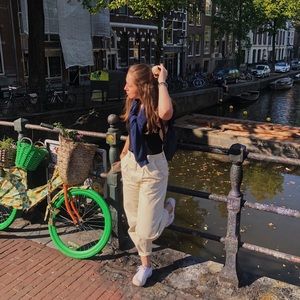 Deadstock Pinterest famous Zara slouchy cream jeans Originally $69
So flattering